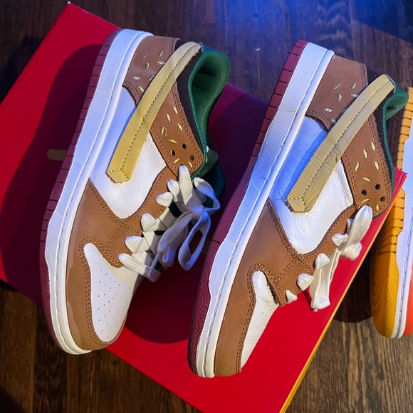 Vandy the pink burger dunk - Picture 2 of 3